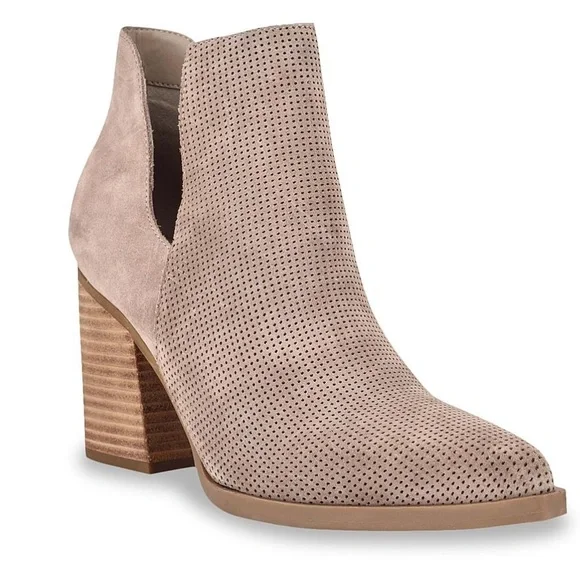 Marc Fisher boots. - Picture 1 of 14